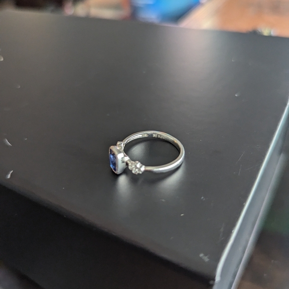 (lab) Blue Sapphire and sterling silver ring, size 7 - Picture 4 of 6